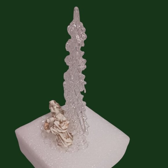 Silvestri Glass Nativity Scene With Christmas Tree Figurine - Picture 7 of 9